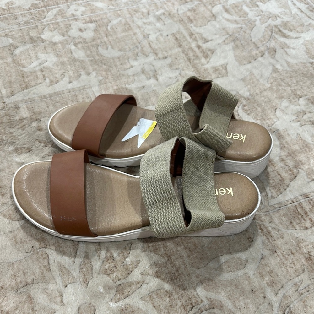 Kensie Brown EVERLEE and Tan Flat Sandals with Wide Straps